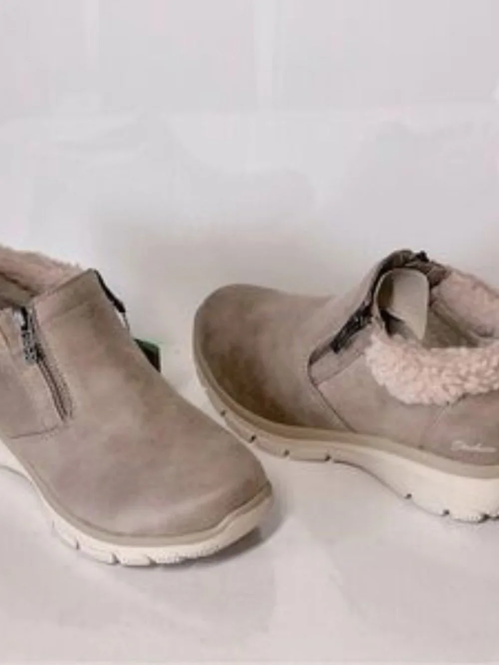 Skechers zip closure